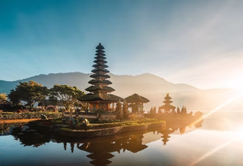 Bali is a world-renowned honeymoon paradise famous for its stunning beaches, lush jungle settings, and deeply spiritual temple traditions. It offers a magical backdrop for couples looking to create unforgettable memories together during their first trip as newlyweds. Although the island attracts travellers from around the world, we believe your special journey deserves a high level of privacy and exclusivity.